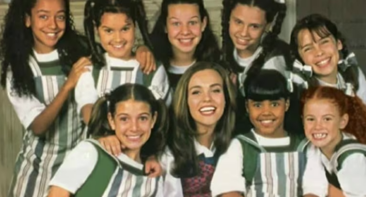 Ex-atriz mirim do SBT explica ausência em especial da emissora: 'Ensaio sensual'