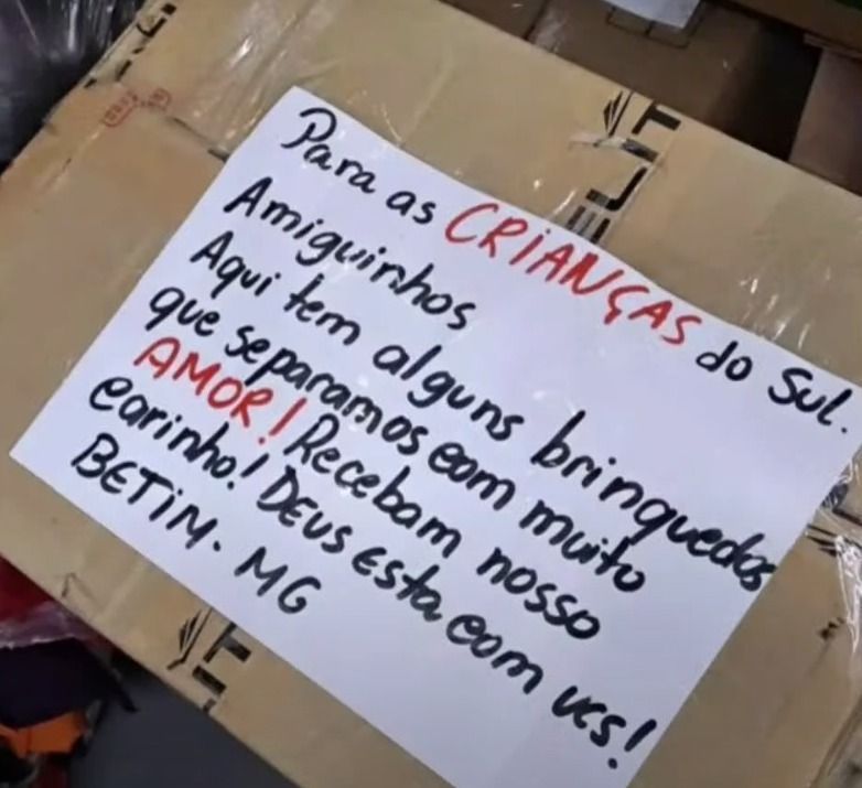 Empresária de Betim arrecada chocolates e cartas para as crianças do Rio Grande do Sul