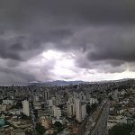 Chove forte em Belo Horizonte e vias são interditadas