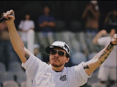 Chorão o poeta urbano que traduziu gerações com o Charlie Brown Jr.