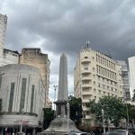 Segunda será de céu nublado com possibilidade de pancadas de chuva em MG