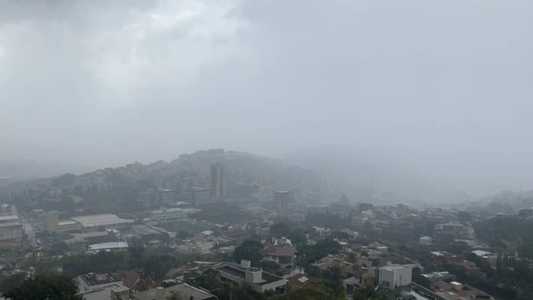 Chove extremamente forte em Belo Horizonte