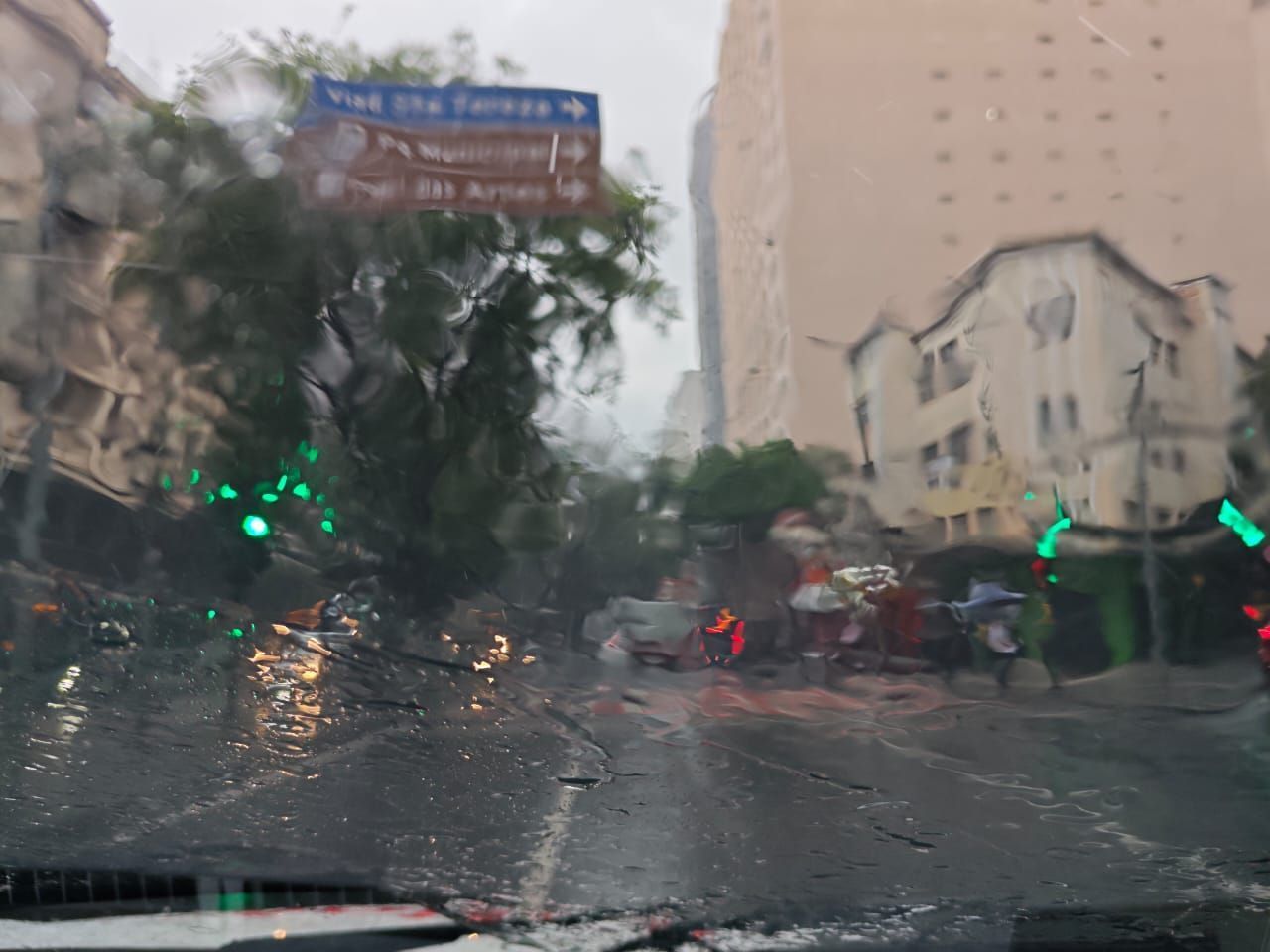 Mais de 400 cidades de MG estão sob alerta de chuva de até 100 mm; veja quais
