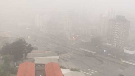 Chove forte em diversas regiões de BH