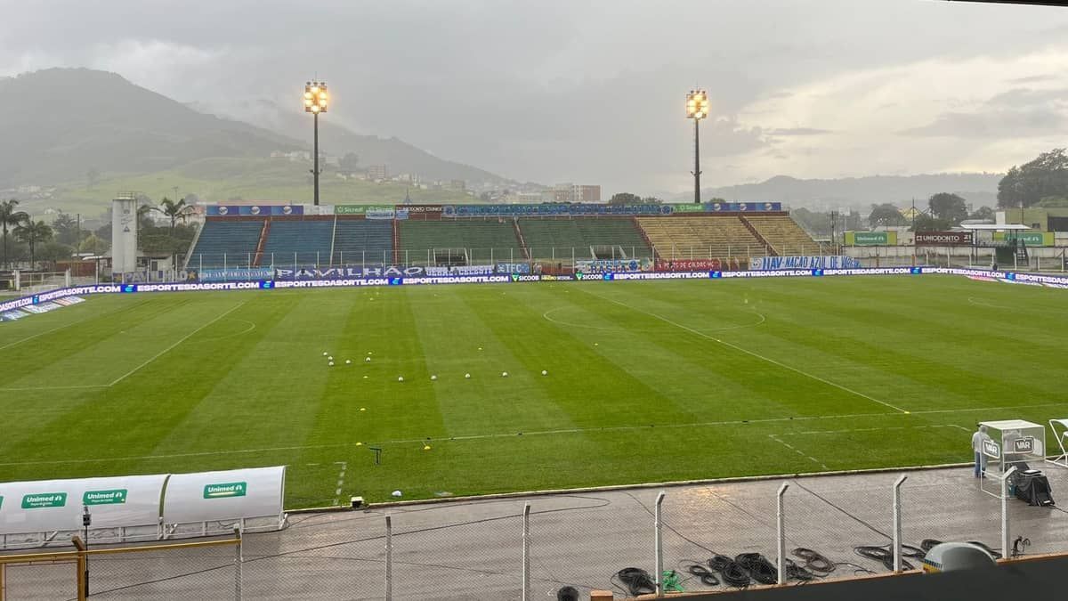 Caldense x Cruzeiro: chove forte em Poços de Caldas antes do apito inicial