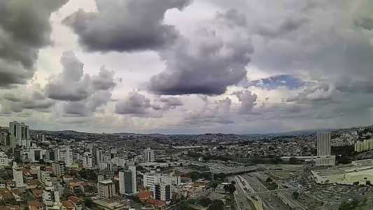 Chove forte em regiões de Belo Horizonte com possibilidade de granizo