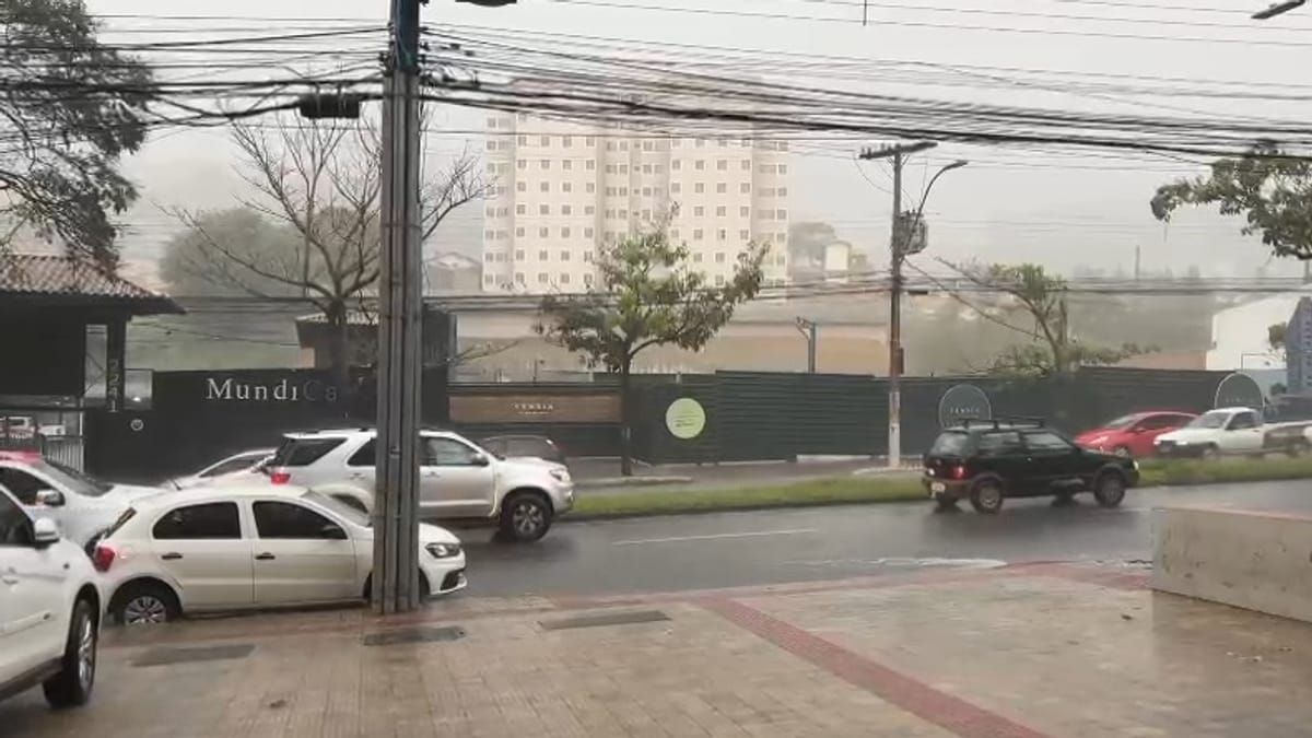Chuvas intensas devem atingir 800 cidades de Minas na manhã deste sábado (30)
