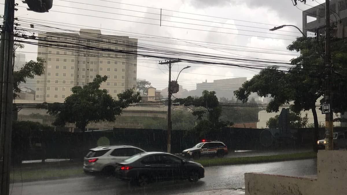 Belo Horizonte tem alerta de granizo para o fim da tarde de domingo (19)