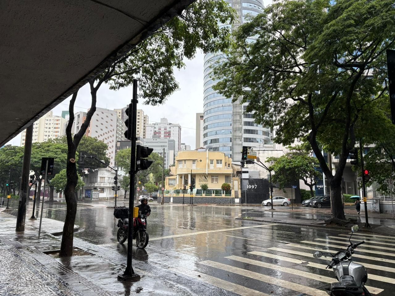 Chuva em BH: oito das nove regionais têm alerta forte de deslizamento de terra