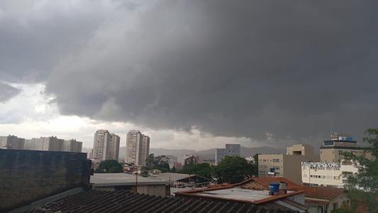 Chuva no bairro Eldorado, em Contagem