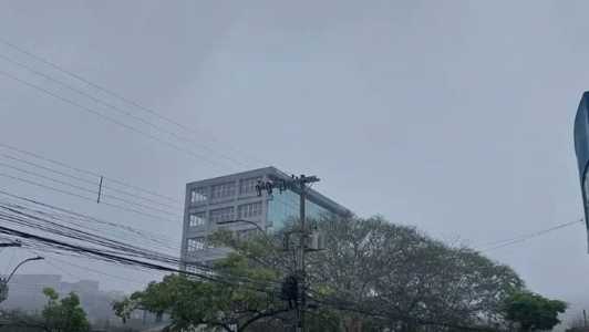 Chove no início desta manhã (24)