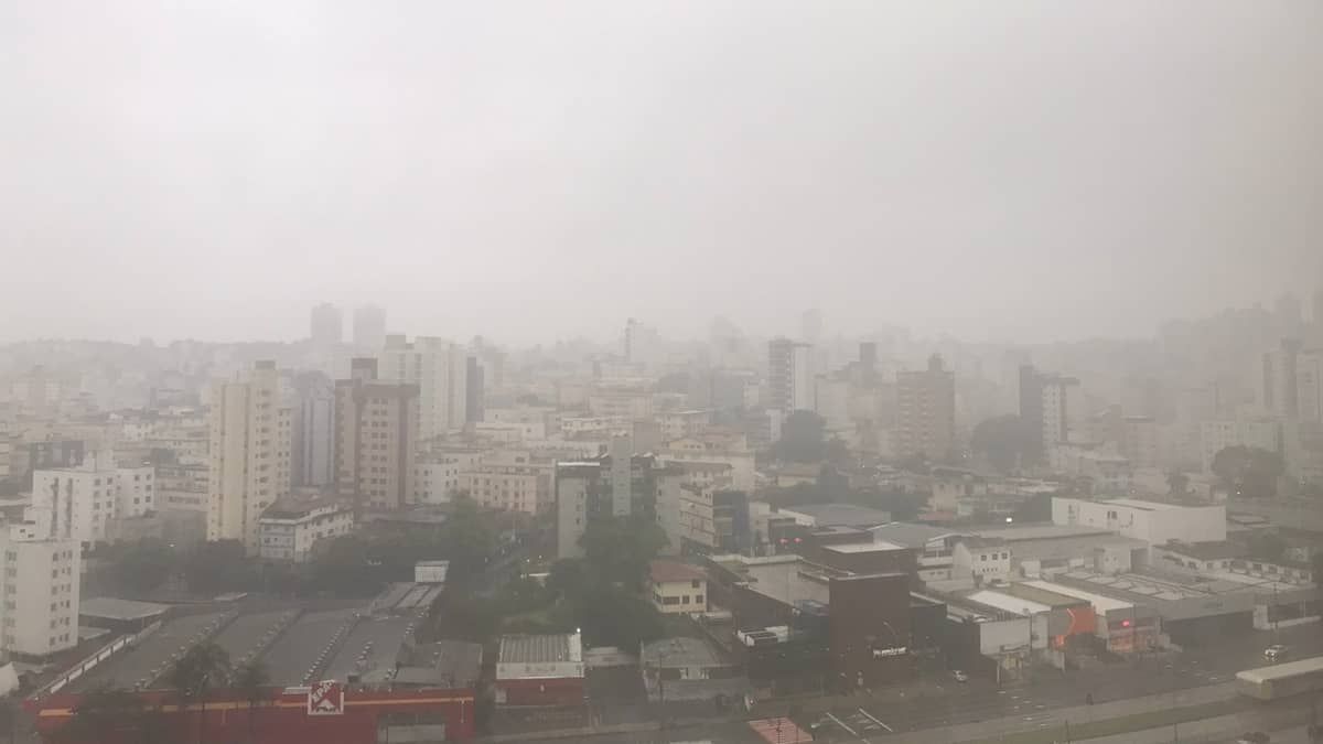 Veja em quais regiões chove forte em Belo Horizonte na manhã desta segunda