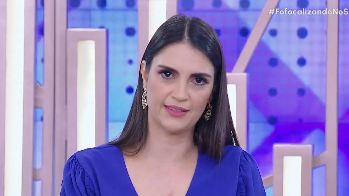 Caso Larissa Manoela: Chris Flores se emociona ao responder ataques em programa ao vivo