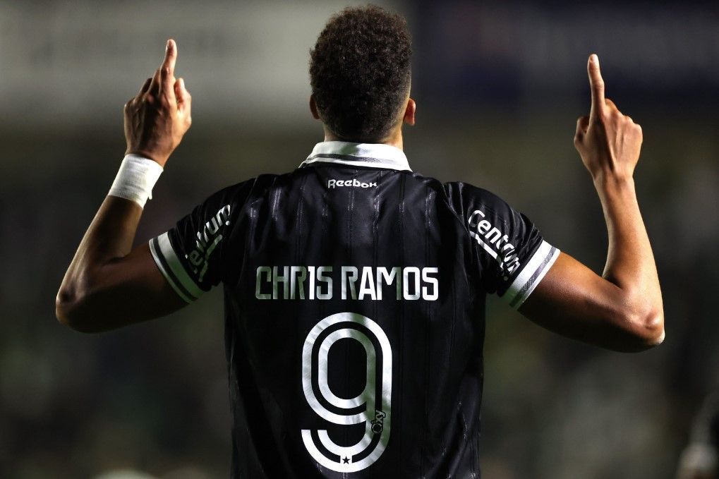 Chris Ramos vibra com estreia goleadora e decisiva pelo Botafogo