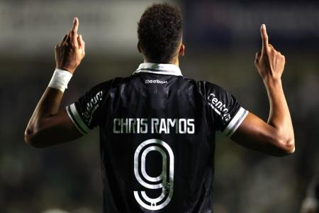 Chris Ramos celebra gol em Juventude 1 x 3 Botafogo, pelo Brasileirão de 2025