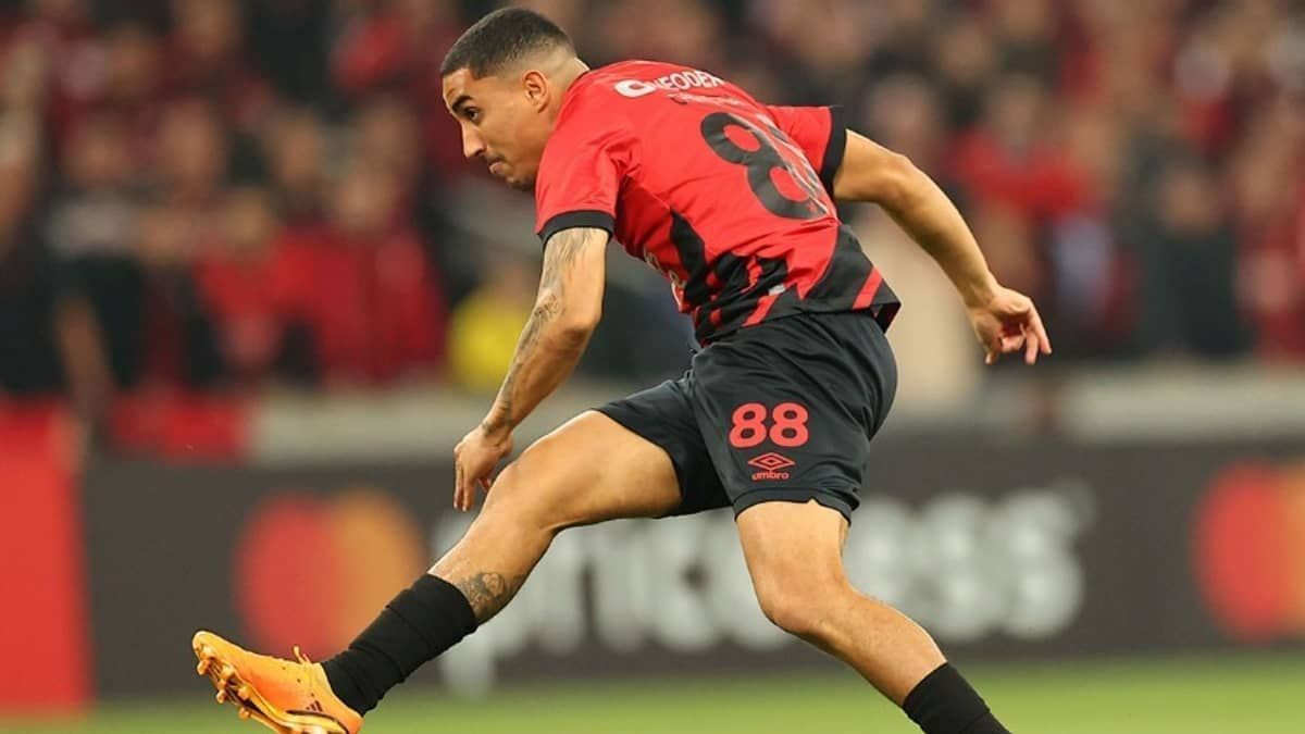 Athletico vence Libertad e garante classificação às oitavas da Libertadores