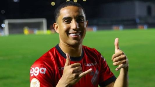 Christian, meia-atacante do Athletico-PR, abriu o placar na vitória contra o Vasco