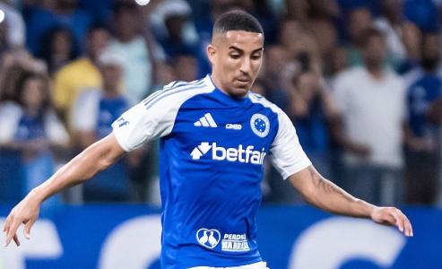 Christian fez falta em Bruno Fuchs e recebeu cartão amarelo em jogo entre Cruzeiro e Palmeiras no Mineirão