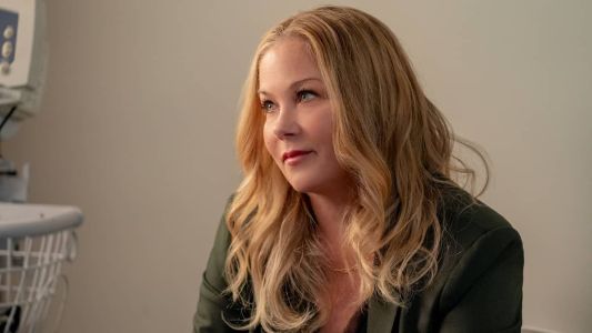 Christina Applegate anunciou aposentadoria após diagnóstico de Esclerose Múltipla