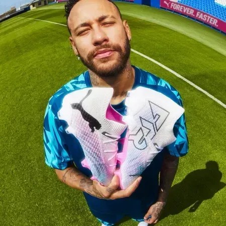 Neymar lança nova chuteira em parceria com a Puma; fotos