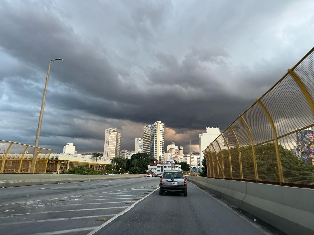 Em 8 dias, já choveu mais de 60% do esperado para fevereiro em regional de BH