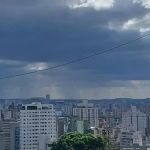 Previsão do tempo: sem onda de calor, BH tem queda drástica na temperatura e chuva nesta segunda    
