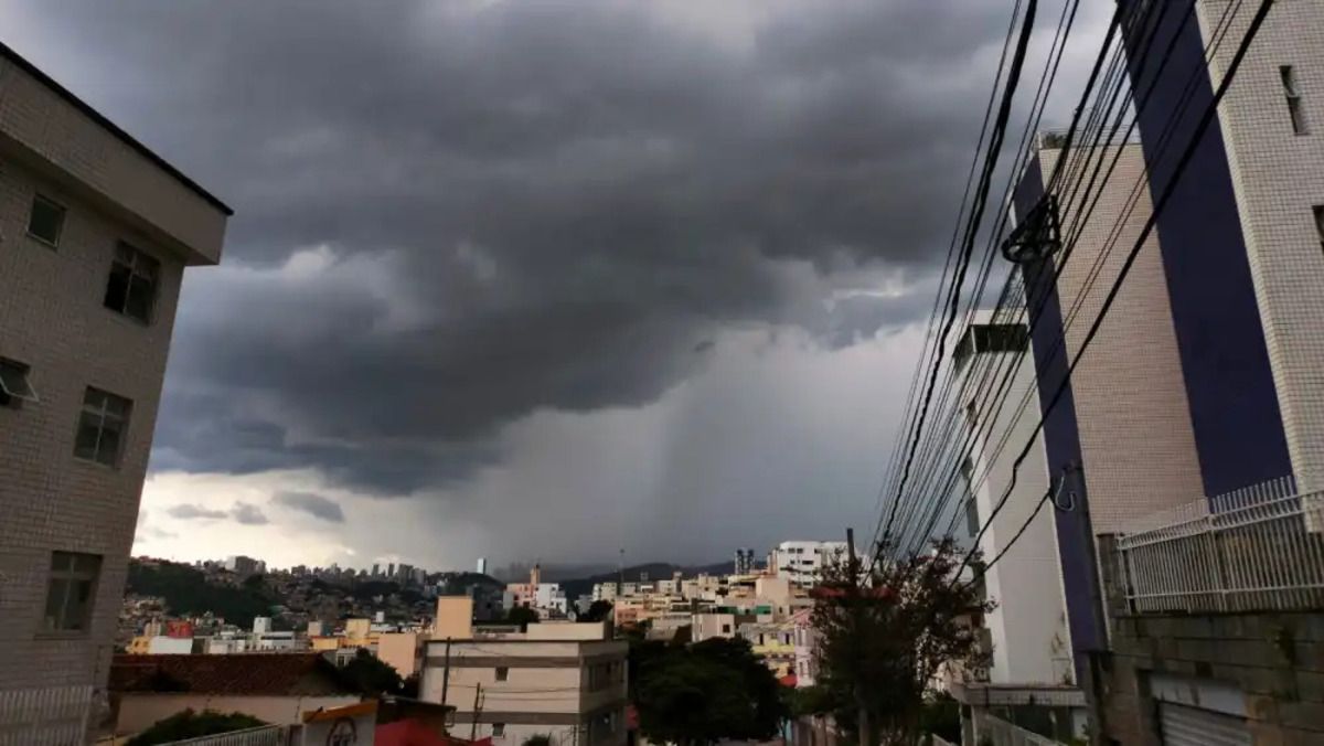 Chove forte em regiões de Belo Horizonte neste sábado; saiba onde
