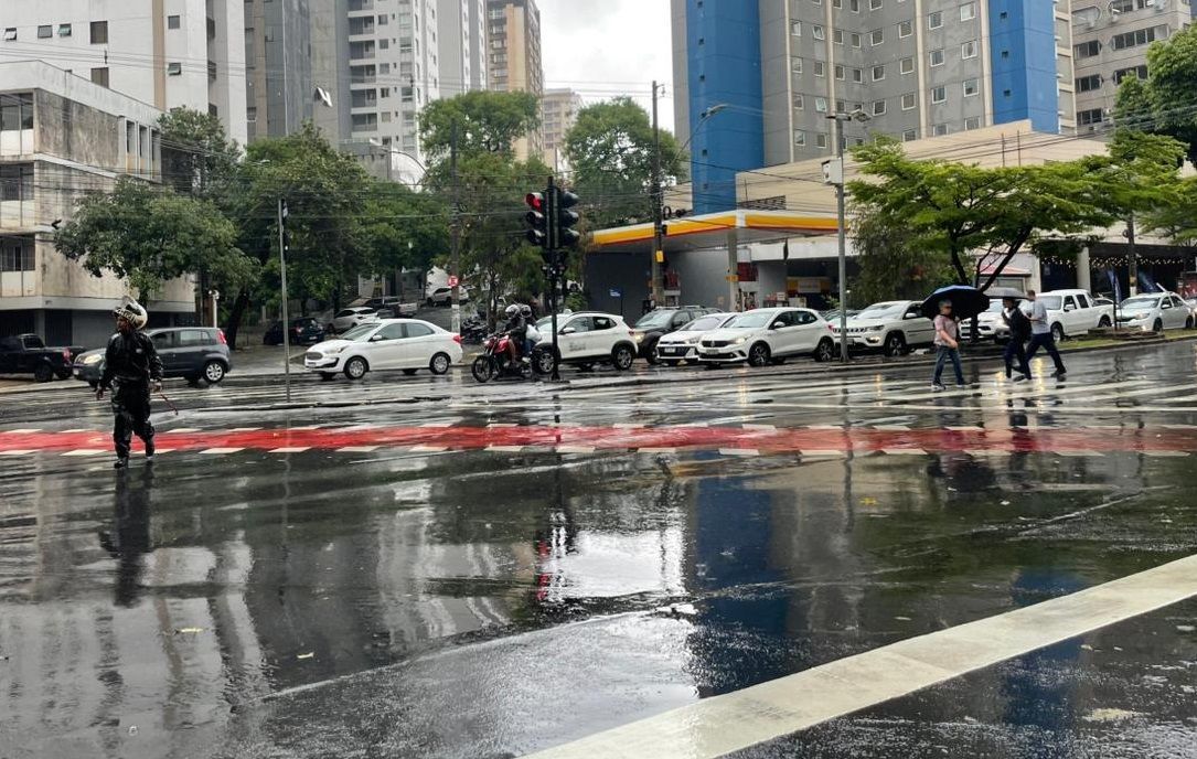 Tempestade e granizo: veja lista das 463 cidades de MG sob alerta laranja nesta terça (6)