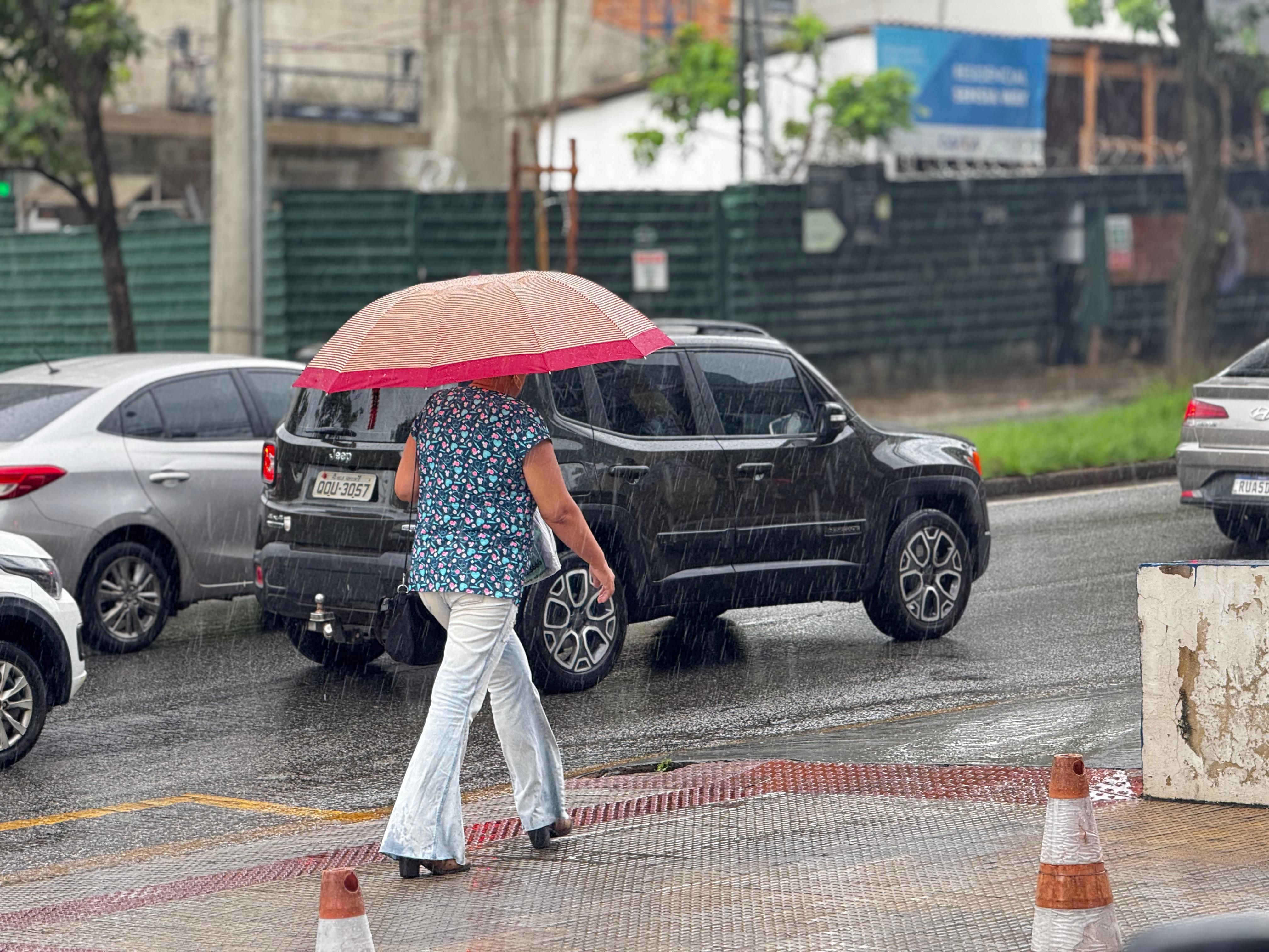 Previsão do tempo: BH terá dia frio e chuvoso nesta quarta-feira (30)