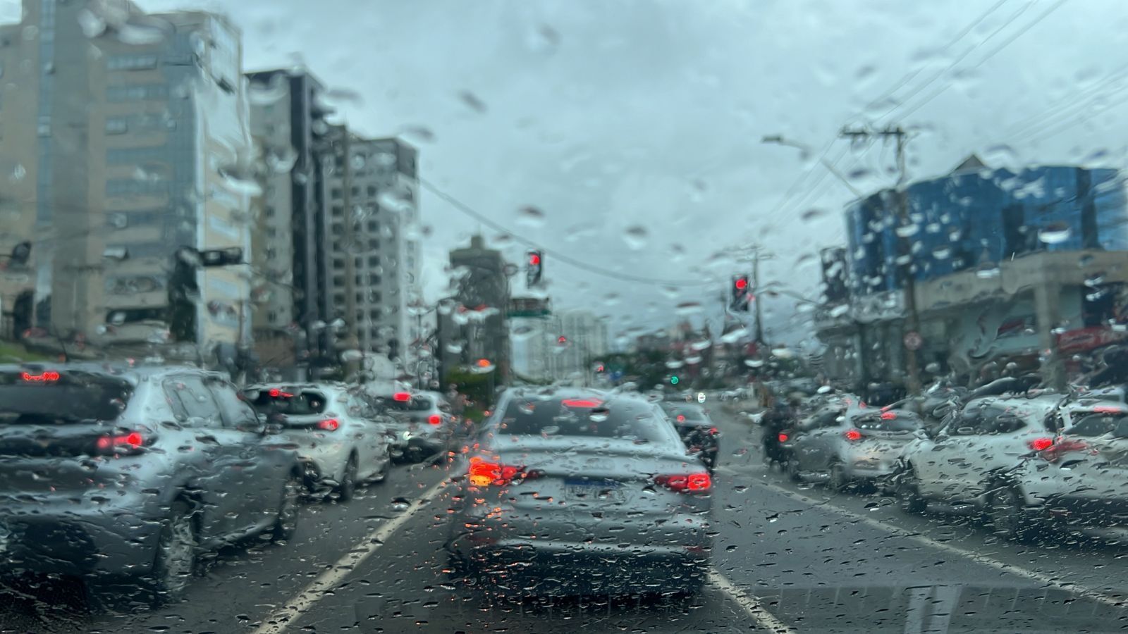 BH tem chuva em todos os dias de 2025, mas volume de água é 30% menor que em 2024