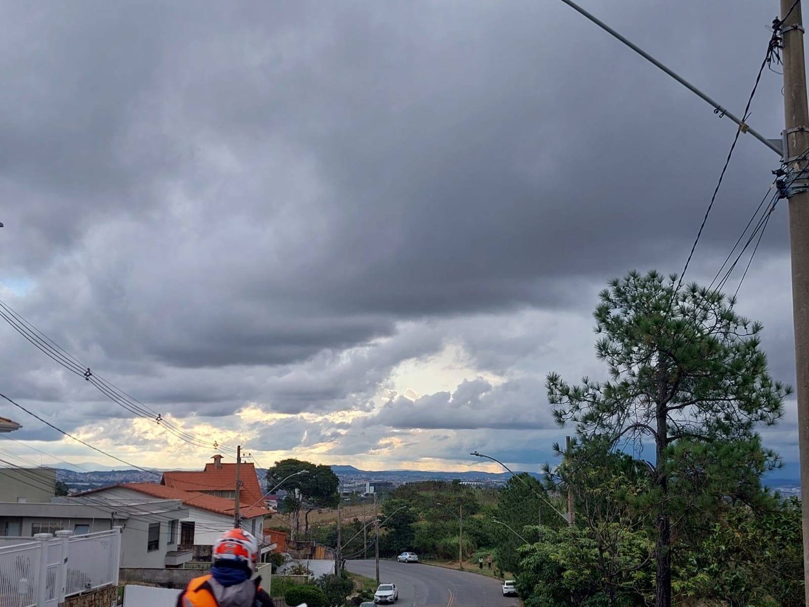 BH entra em alerta para pancada de chuva até domingo (31); confira a previsão
