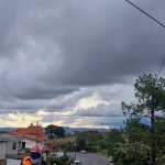 Vídeo: BH tem chuva neste sábado (30) de clássico e segue em alerta para pancadas