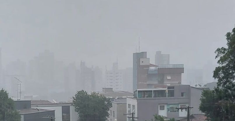 Brasil tem alerta de chuva intensa para 21 estados e o Distrito Federal; veja a lista