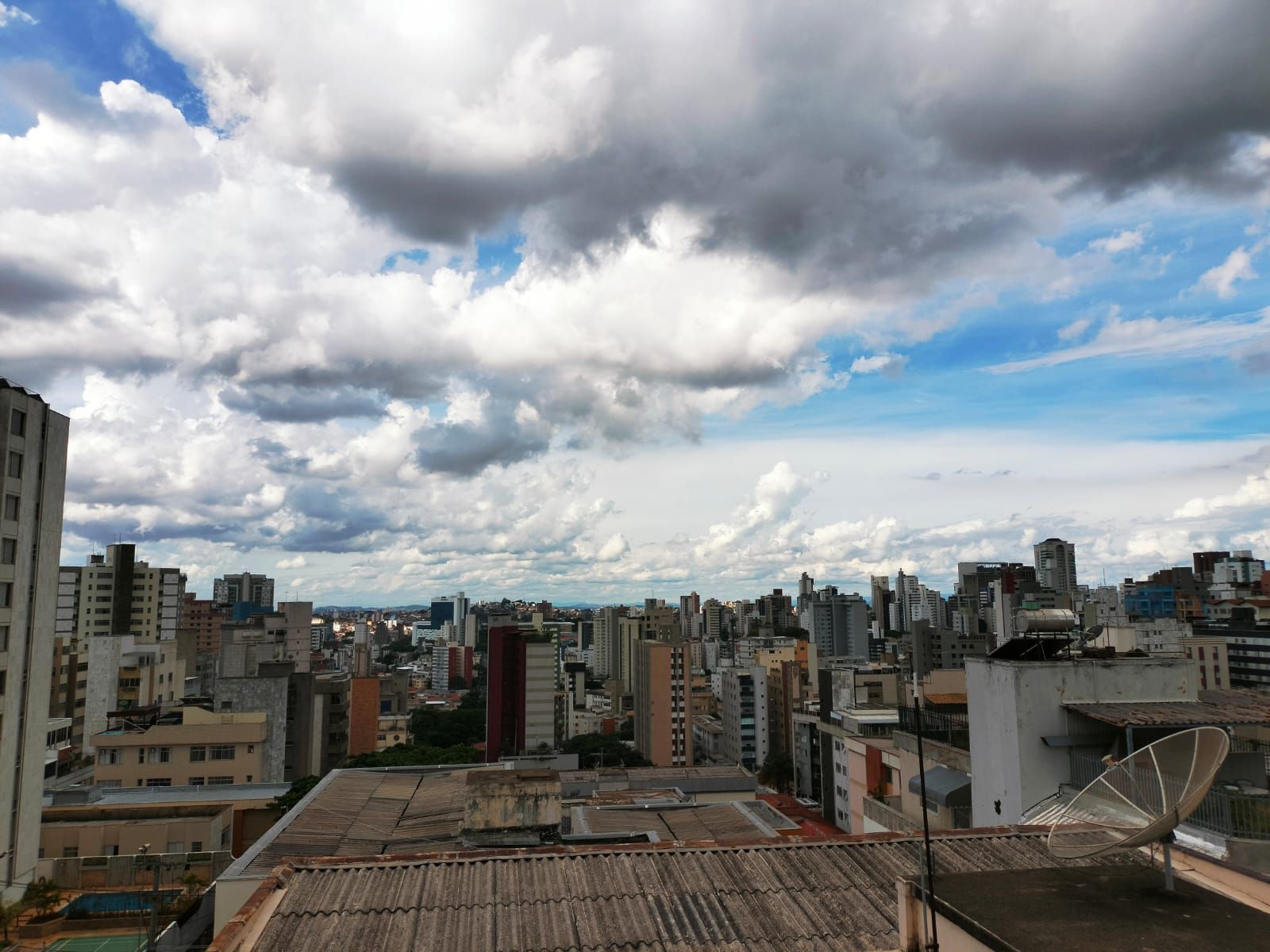 Região de BH registra 20% de chuva esperado para todo mês em apenas 12 horas