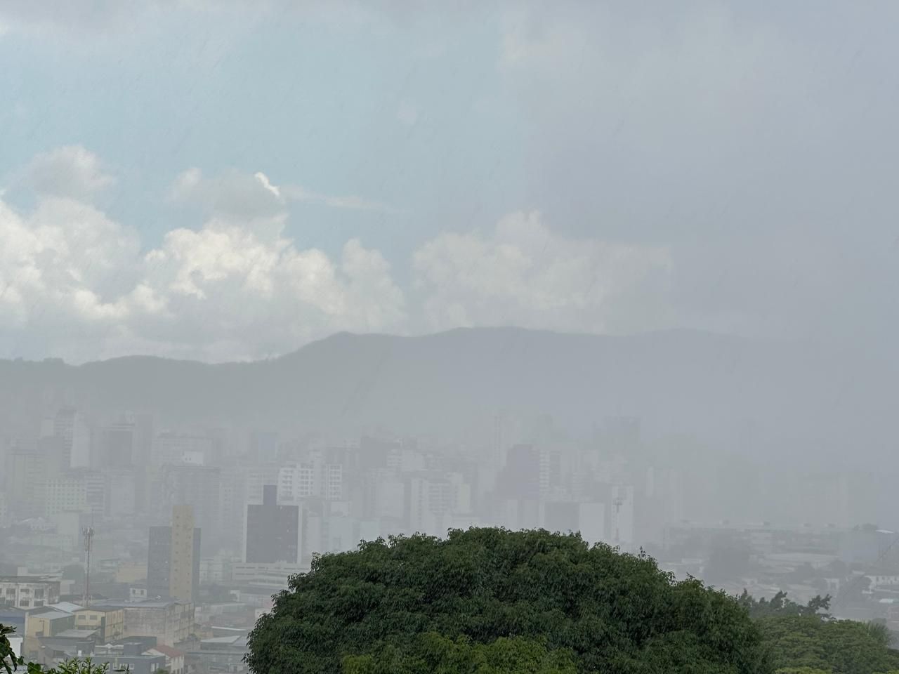 Chuvas intensas ameaçam BH e mais 550 cidades de MG nesta quinta (22); veja lista