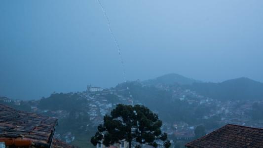 Chuva em Ouro Preto preocupa moradores por conta de encostas que podem ceder