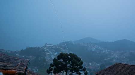 Chuva em Ouro Preto preocupa moradores por conta de encostas que podem ceder