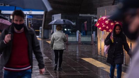 Um novo ciclone extratropical se forma na costa da região Sul do Brasil nesta quarta-feira (27), provocando novos temporais