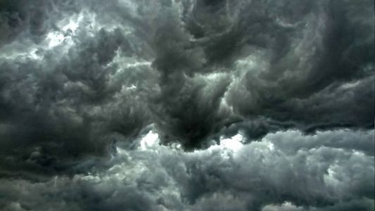 Chuva forte chegou acompanhada de ventos fortes