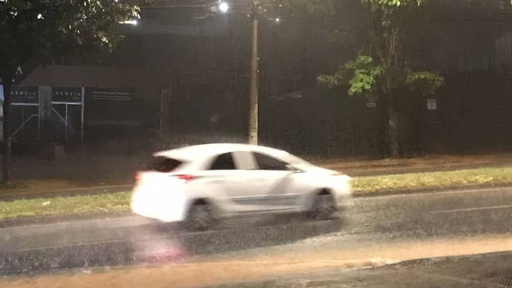 Belo Horizonte tem chuva forte na noite deste domingo (19) 