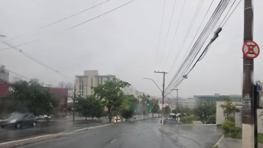 Chuva intensa atinge BH desde a noite de domingo