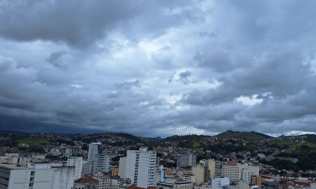 Alerta laranja: cidades de MG podem ter chuva de 60 mm/h e ventos 100 km/h