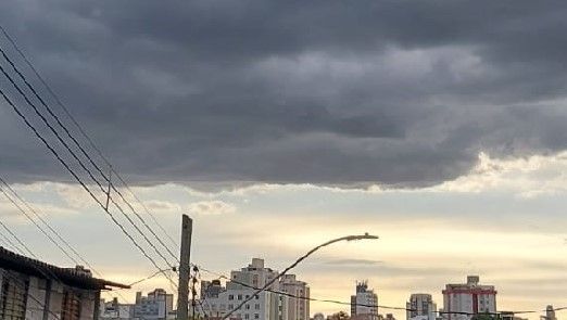 Minas tem 400 cidades em alertas vermelho e amarelo de chuva; veja quais