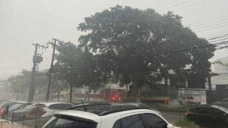Chuva na avenida Barão Homem de Melo