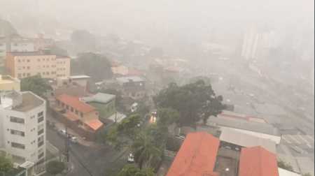 Chuva provocou pontos de alagamento em diversas vias da capital