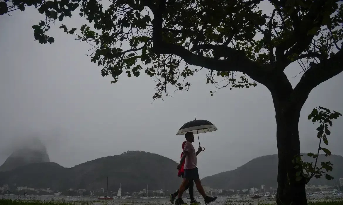 Meteorologista prevê chuva no réveillon em São Paulo e no Rio de Janeiro