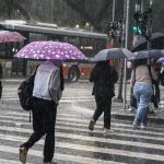 Chuvas deixam 40 mil imóveis sem energia e causam alagamentos na Grande SP