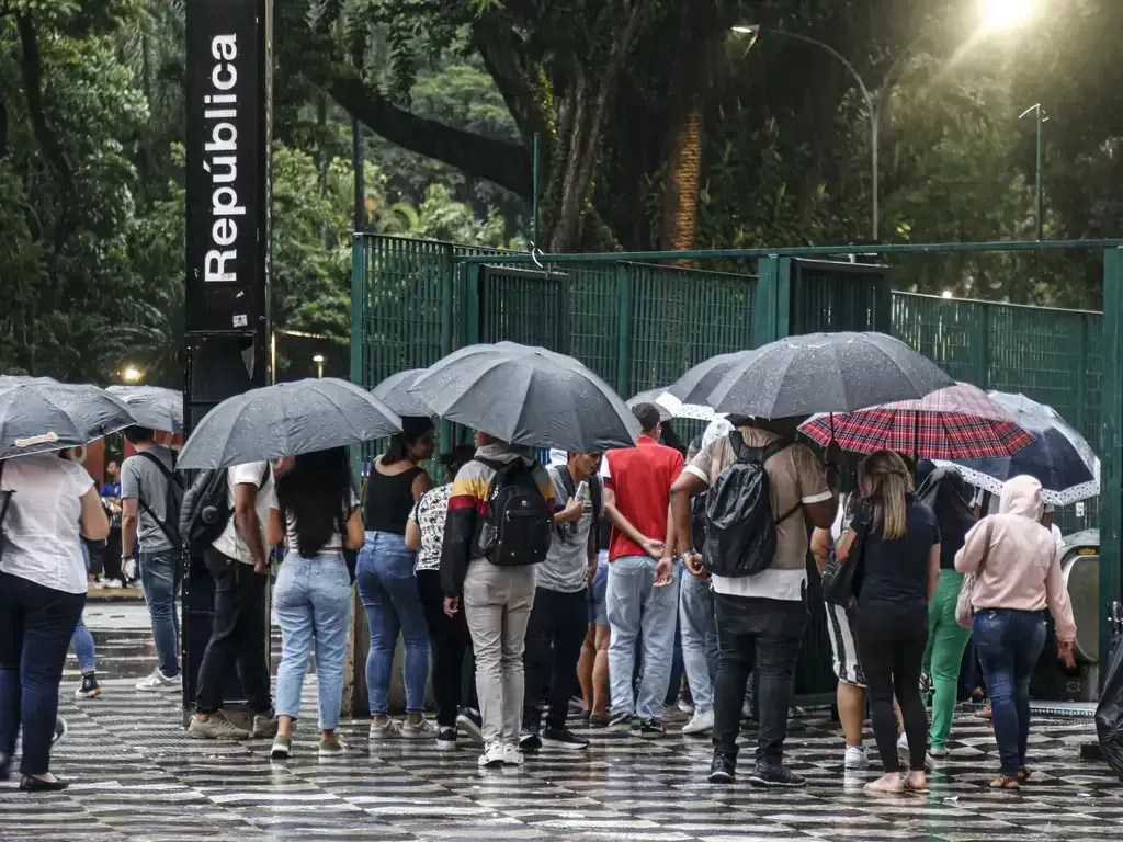 Defesa Civil de SP alerta para chuva de até 200 mm e risco 'elevado' de enchentes e deslizamentos