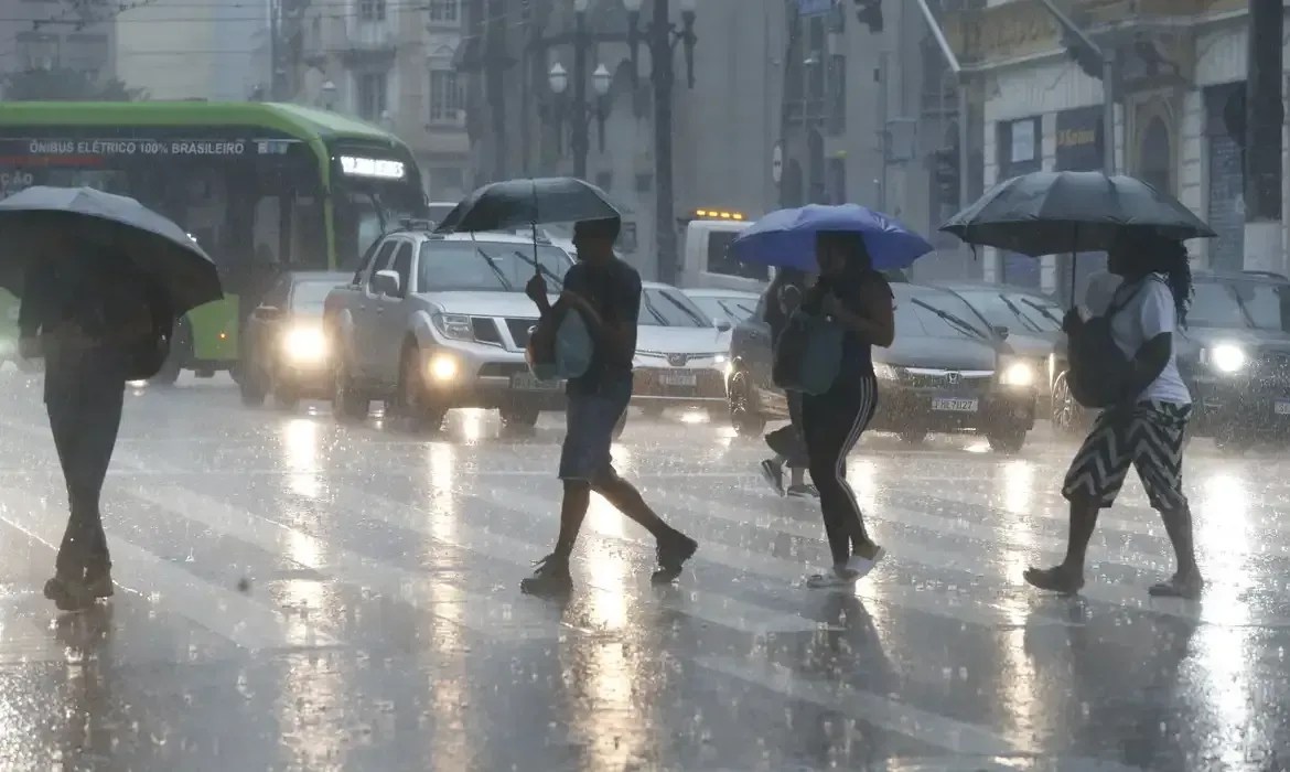 Chuva em SP: tempestade de grazino deixa 114 mil pessoas sem energia