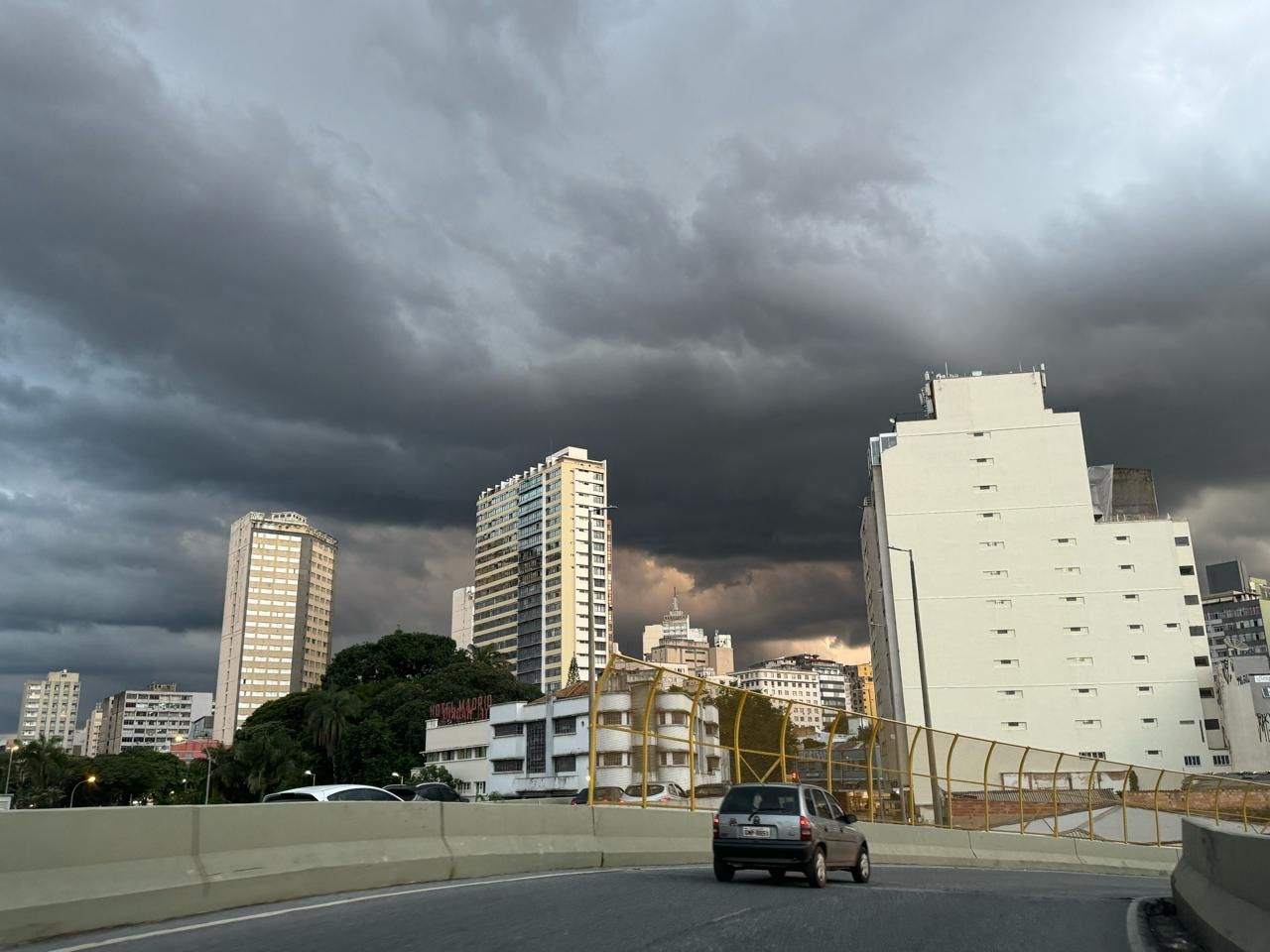 Previsão do tempo: mais de 560 cidades de Minas podem ter chuva forte e granizo até esta sexta-feira